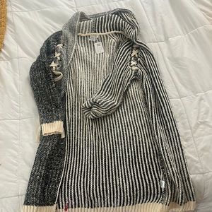 Very Moda Black women’s laced shoulder sweater